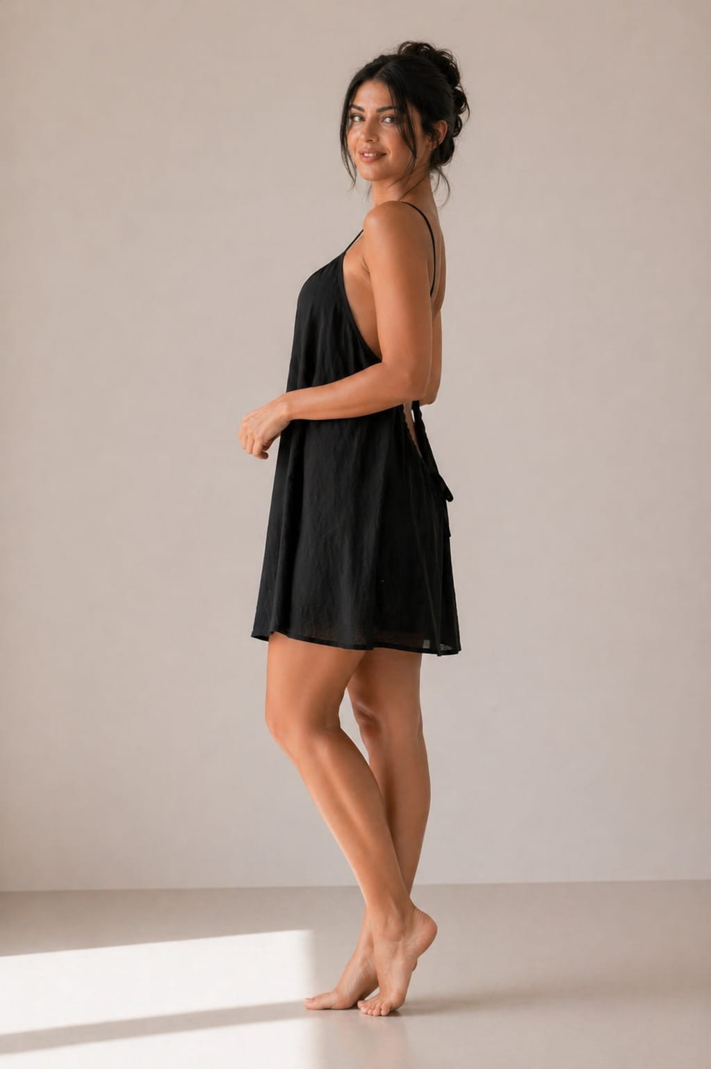 Short Back Less Kewii Flow Short Backless Dress (Black) 85cm